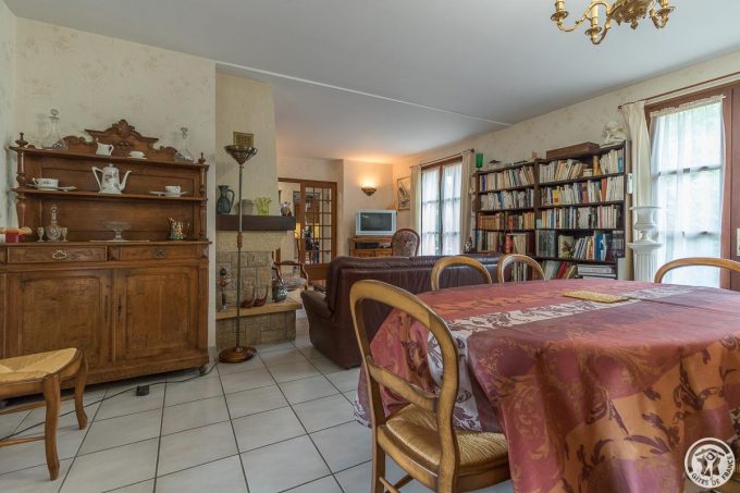 31G101589-6686a2fe76874bf49220503cb0ade52f