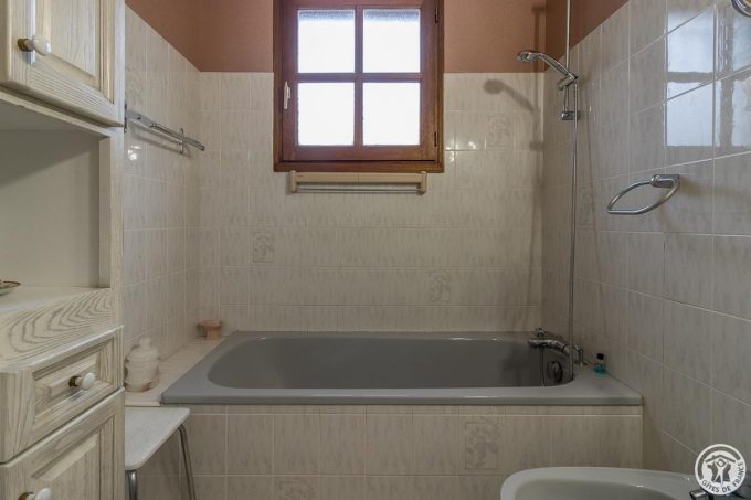 31G101589-b0bb98cdae2a4debae92596b23044f94