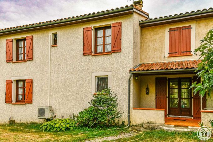 31G101589-d0fa8dab752e4bb4840483cbef93e8b7