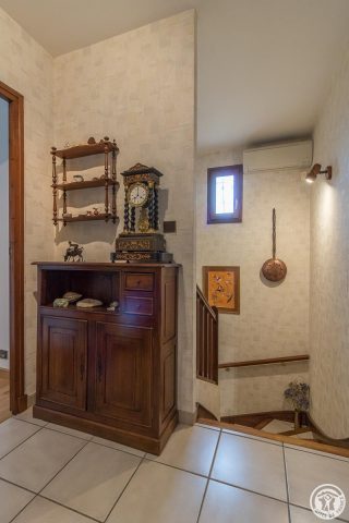 31G101589-ebb8a6805030485f80855011d583ed49