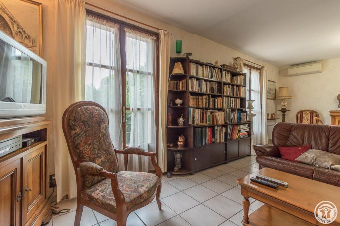 31G101589-f8709e4c70fe41089c47a4be95910d68