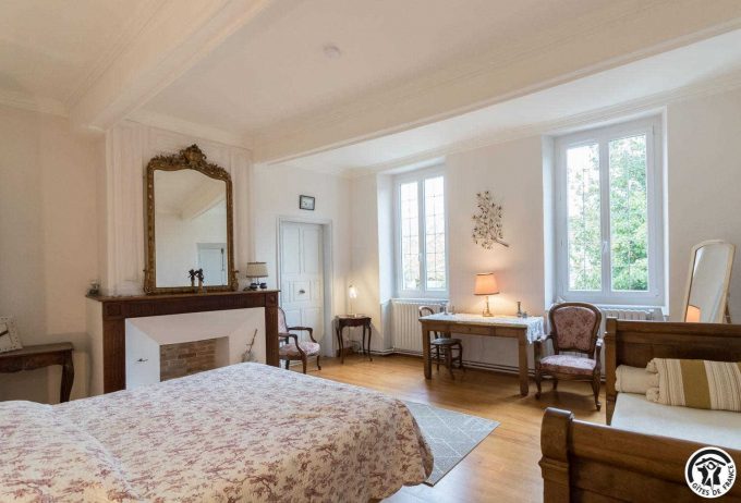 31G101603-70214ae0abb74fc7863021be9145d1f5