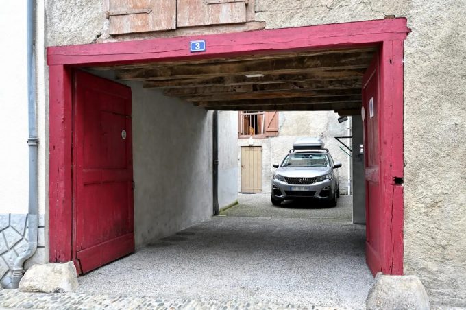 31G101603-78b5f188d041474fb0e6278adc9c46c9