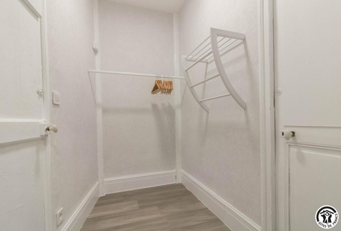 31G101603-8cea425f1b0748f2bc6b3dad28483b86