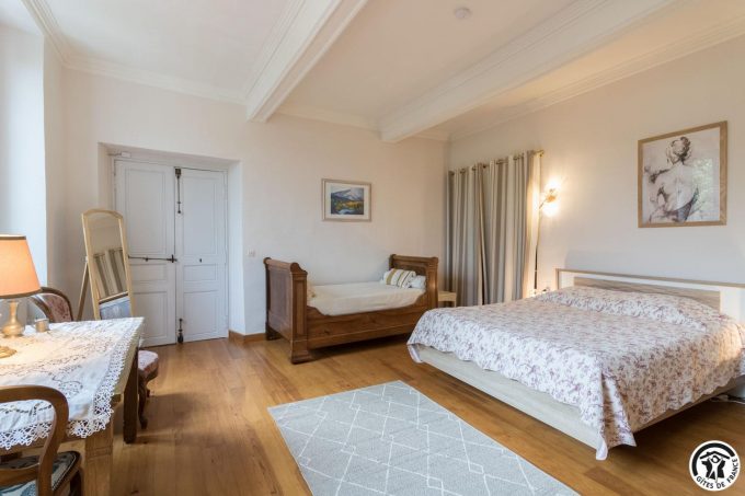 31G101603-922004c3a9fc4bc985f8450d72e1c94a