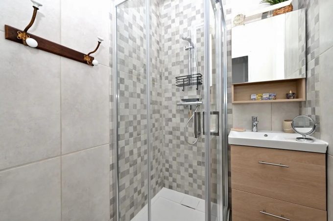 31G101603-faad49fd7c8944e5aa8383a4af7bbad6