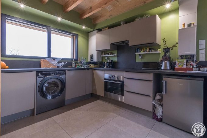 31G101605-30785fe1dac3421f93253421a69aa8b4