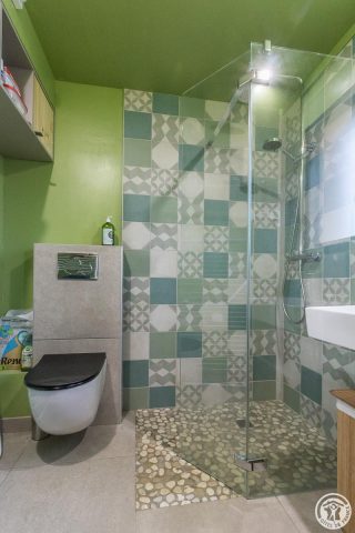 31G101605-a15dc5384d914a33b7b1296e49a4cd89