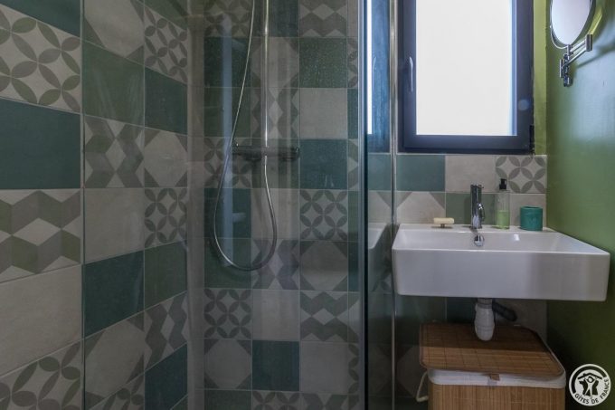 31G101605-a9ac4256e4fe42759e08c954f800684d