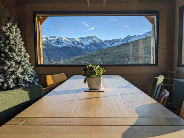 31G101608-92a9e5058f3a4bbcb156156a0ea3cd1a