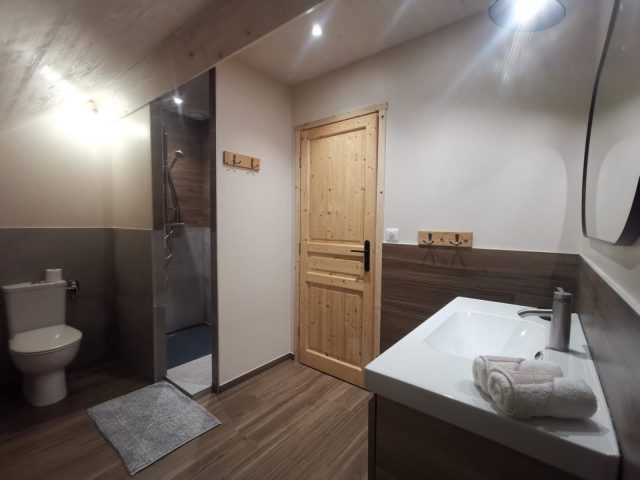 31G101608-f25bde49636246df87ea9b951d8e810e