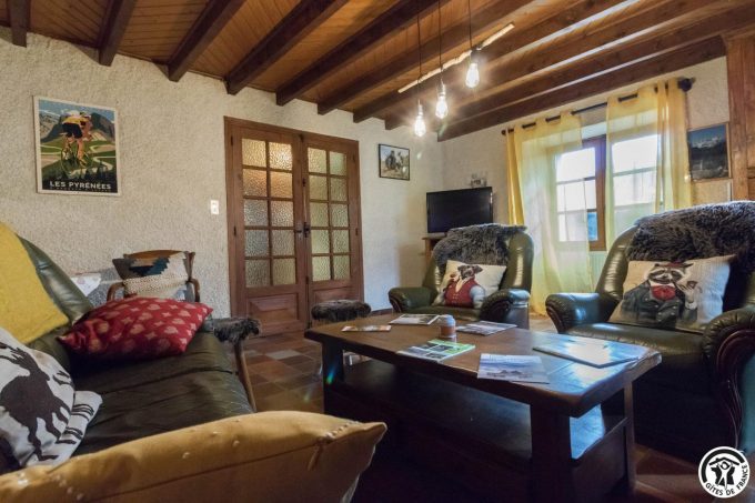 31G101609-4eac14d90683467bb284321c7931a262