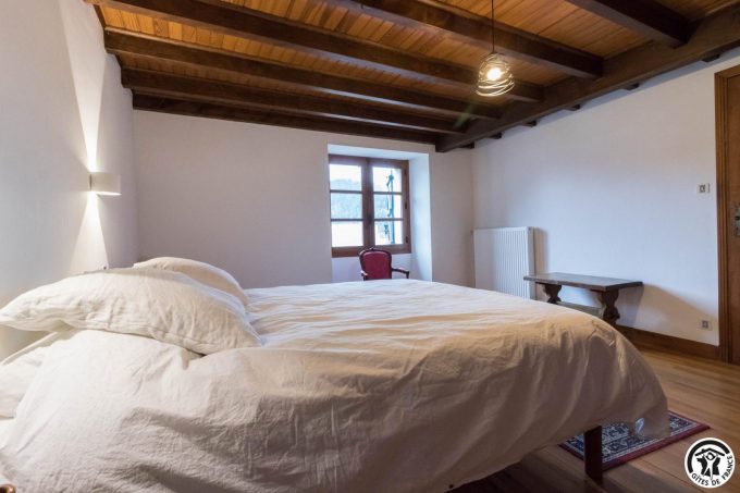 31G101609-a498751efc4b4bcc8ece2e8831649295