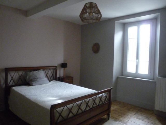 31G101612-306a85a4cbb04893bd52b75550a543c5