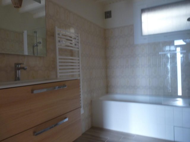 31G101612-4db89ec3ec2d4cb089de5f8f8a9fe256