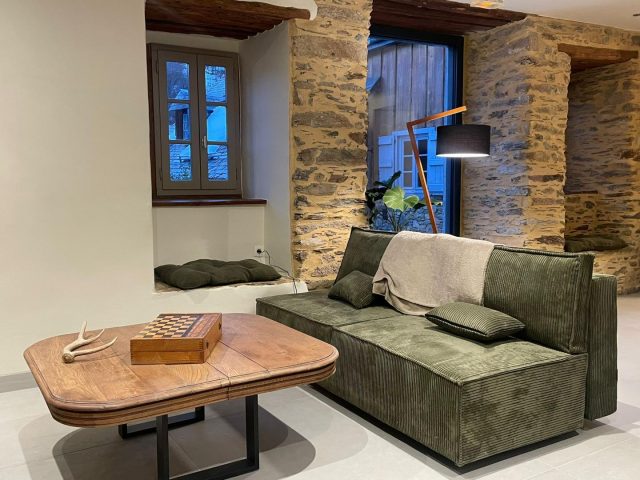 31G101613-d8e36508755b4a73843fbcf5c3b19756