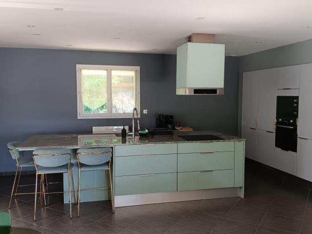 31G101620-838d1a1e38d64c7b8f186143250c017c