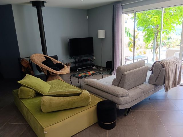 31G101620-9d8799f1b2634e668574af9aaaf816ea