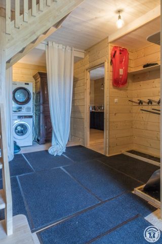 31G101631-f841fedc0f434f58bd430a07535e21e4