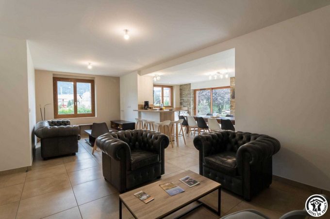 31G101649-493e90e8c6e94d7dbdd21552f71d4cc1