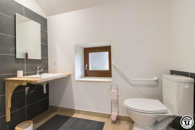 31G101649-5659152098954c2daba3a37a9565404a