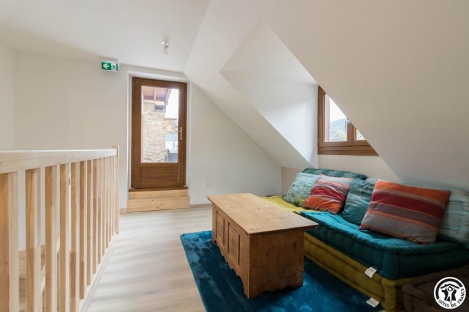 31G101649-991b119d861e4f7d947e3a752a212480