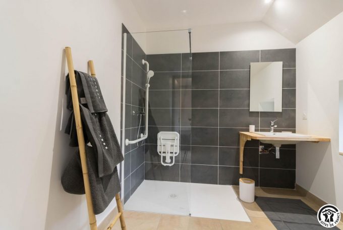 31G101649-f8756569b9114e889b9c739d3b7a4ecb