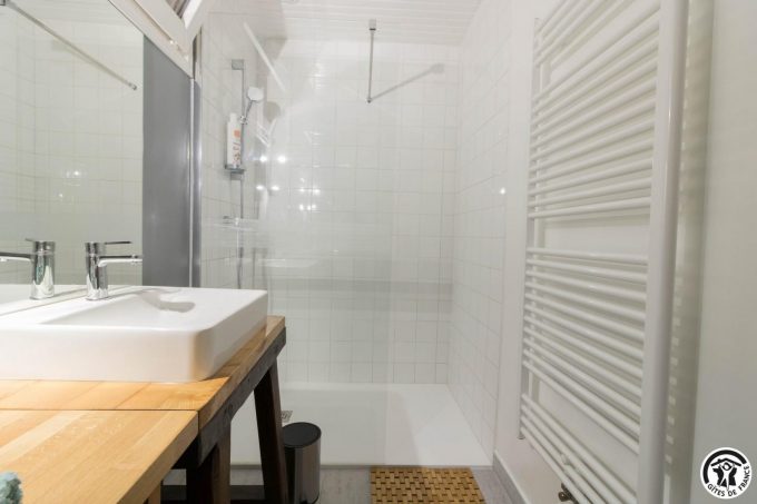 31G101650-8639ae850bcb4afeaba922a3f4b0f5c2