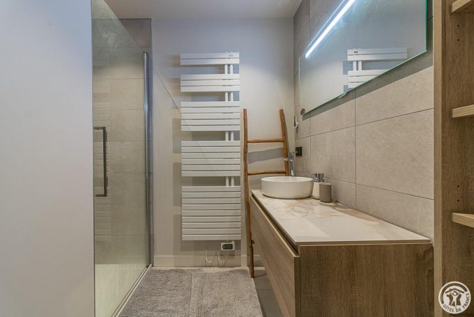 31G101655-ab8d37af206f41429e396fab10d23943