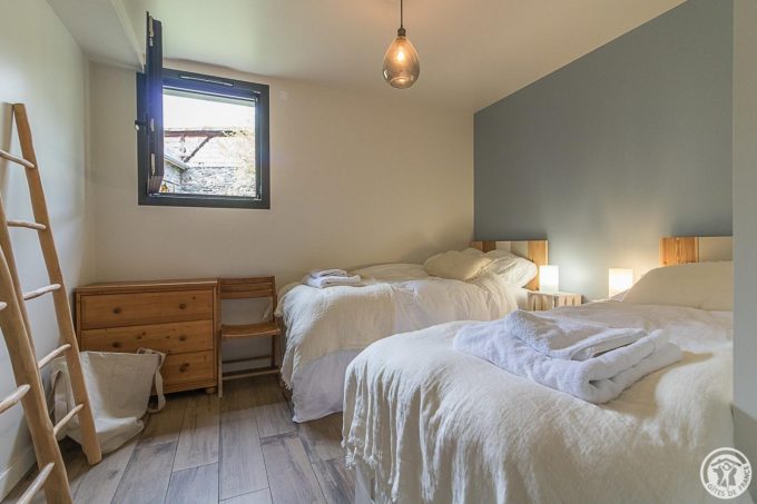 31G101655-b75c904863b44b93b3f70d9d47ebf79c