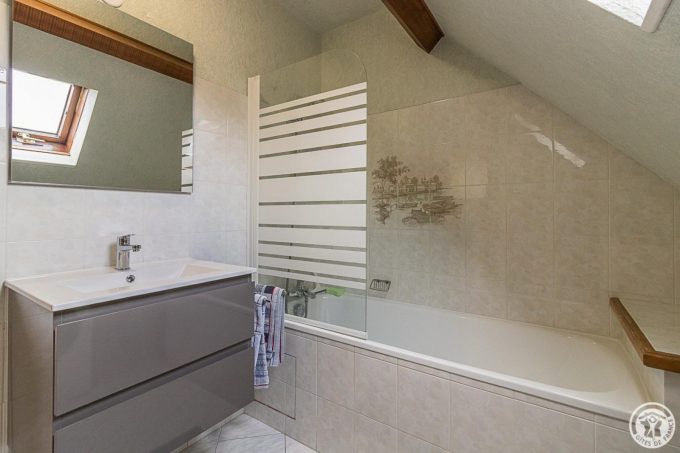 31G101657-9b866bc2c47e49bfafab17e2f5cae8ed