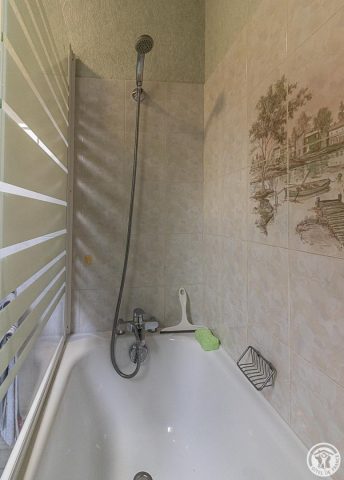 31G101657-a086e09f01104fc085925ce7bf9a4411