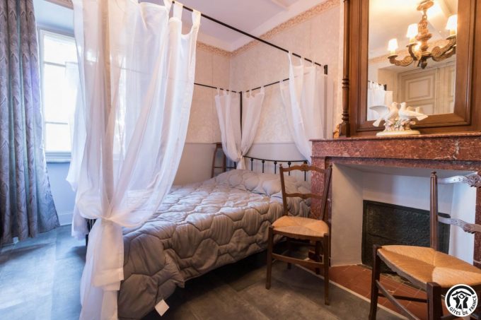 31G101659-037b2651c05e455eb221555bb8a629f6