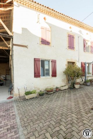 31G101659-15bbc1364e2a421db81c6a2b5bc3e81c