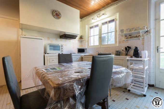 31G101659-75aa54723c5647d491d5c796aa8f8c81