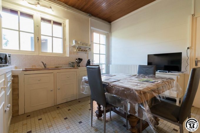 31G101659-d49ee398c6bd4d9390f45c69d3e09487