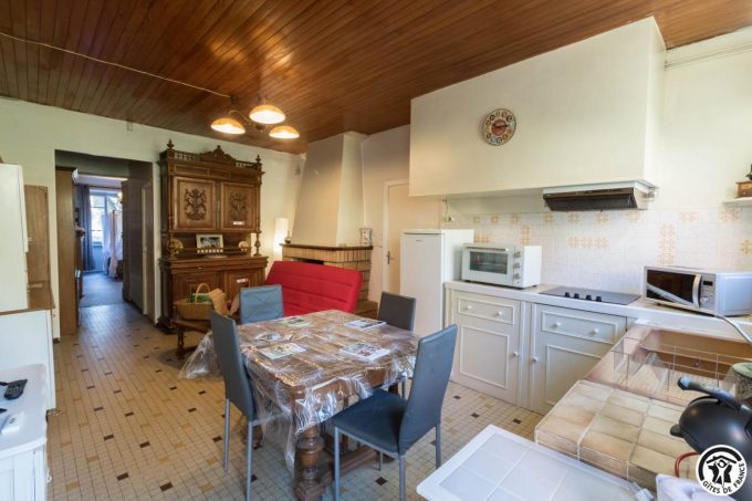 31G101659-daf533e6264a437281e9e59249c56d72