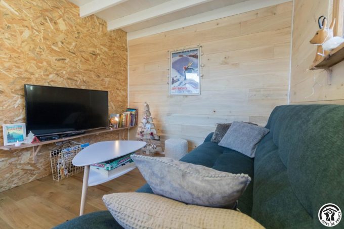 31G101666-15a4688970b64684ba2b616a54b9972b