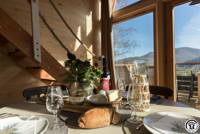 31G101666-4ce803b7ae3741c5a4befa745021416e