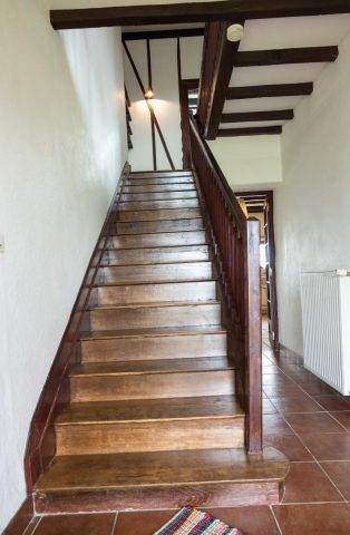 31G101688-03b4b85a925e457a87a4684a4b6a3aa2