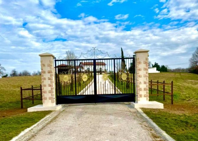 31G101688-9af6758247b542e4bfb24237540a43fc