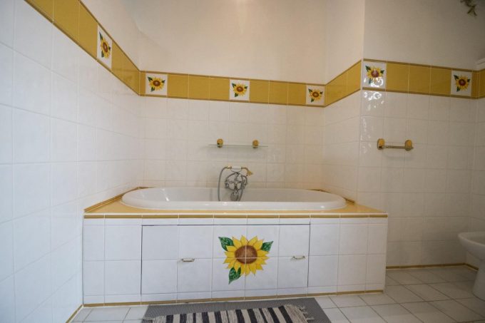 31G101688-aa88a39d1e2d4a7b83a9554e74c55fd6