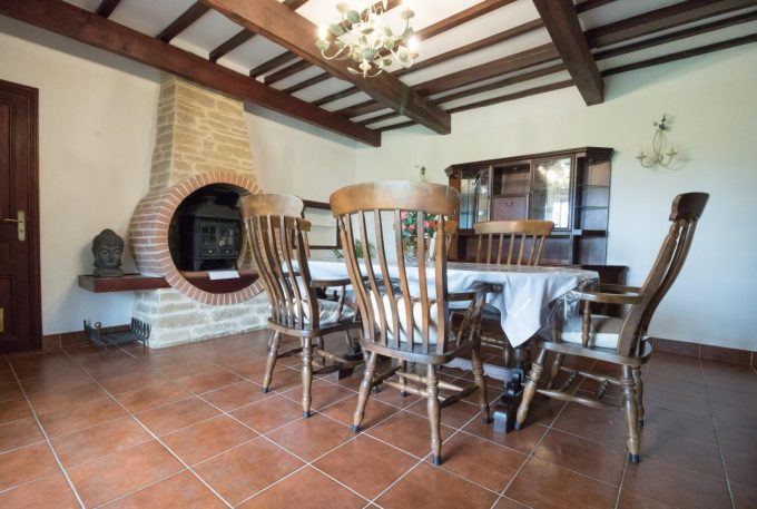 31G101688-b9ea566969a44011a842d923658d6af3