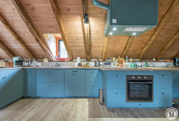 31G101695-438958cb02e744c1ad1c2605ae1fb0f1