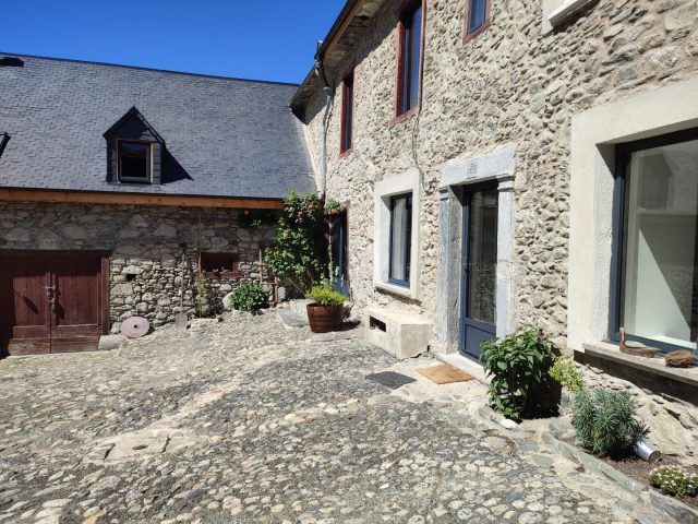 31G101695-65646ddee3854f54b98e66f1570b04d6