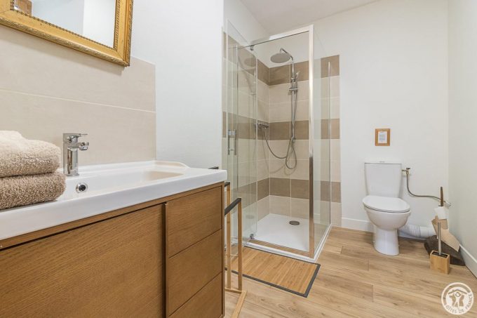 31G101695-9cdf4a1ef1ec4b96960e198fa687ed2c