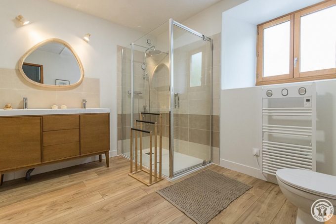 31G101695-f58806e092264439a5b5dd1e46515472