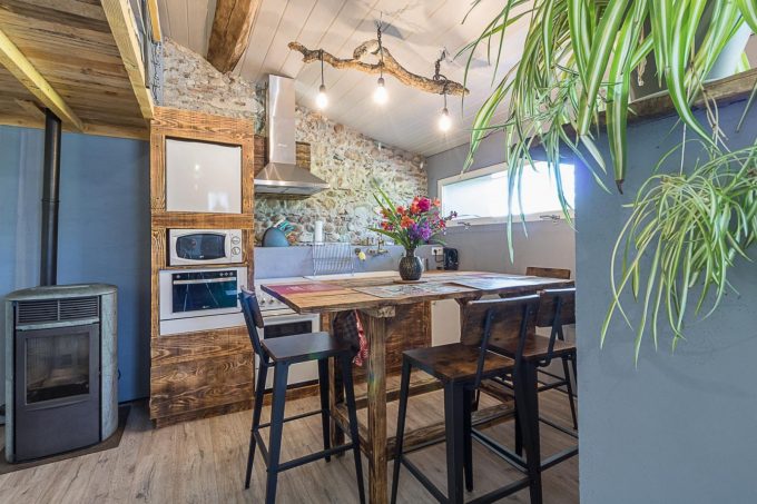 31G101696-2611080c2d5a49dda52634f4d3d340f2