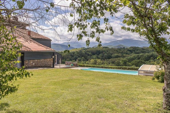 31G101696-26f80d68c48f496d81880da997df6a2a