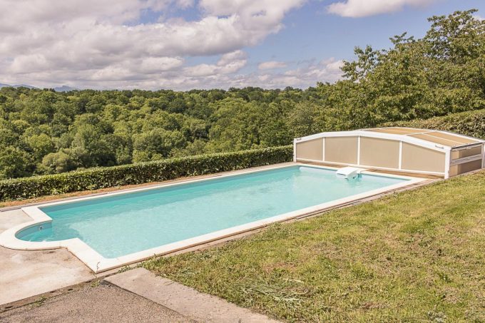 31G101696-689de0cbacc84c15a0a9f7eddb695607